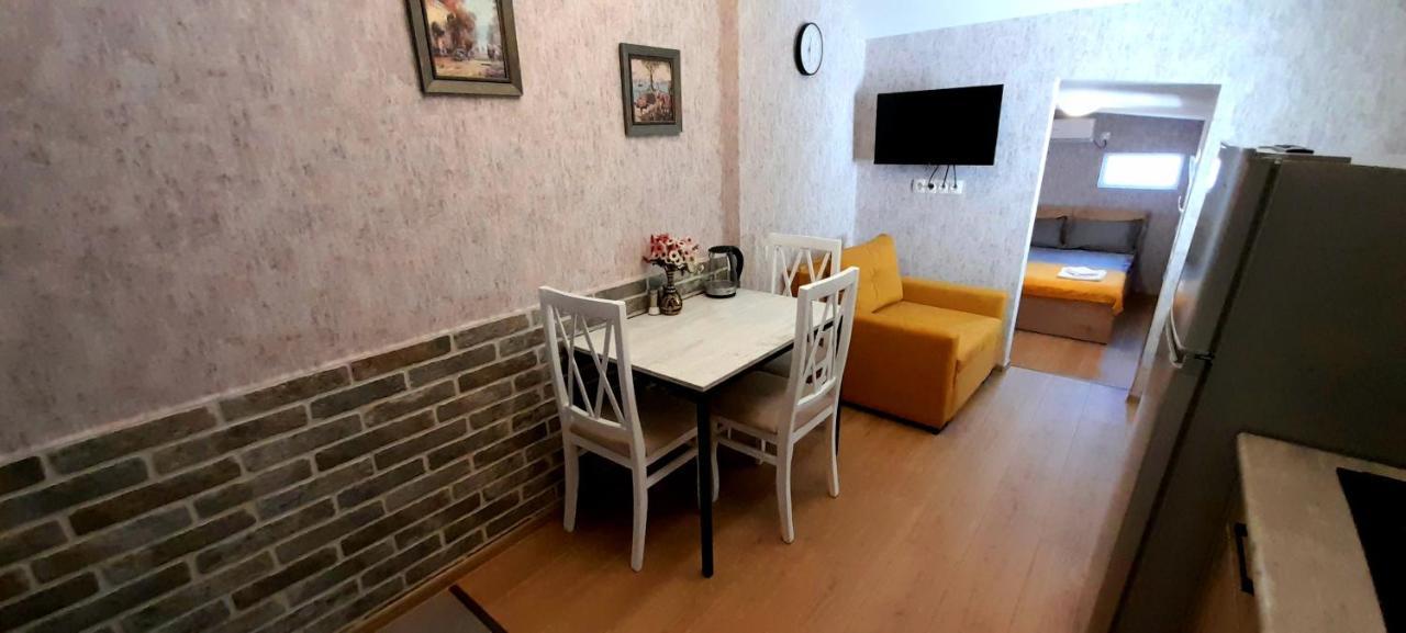 Yellow Apartment Tbilisi ภายนอก รูปภาพ