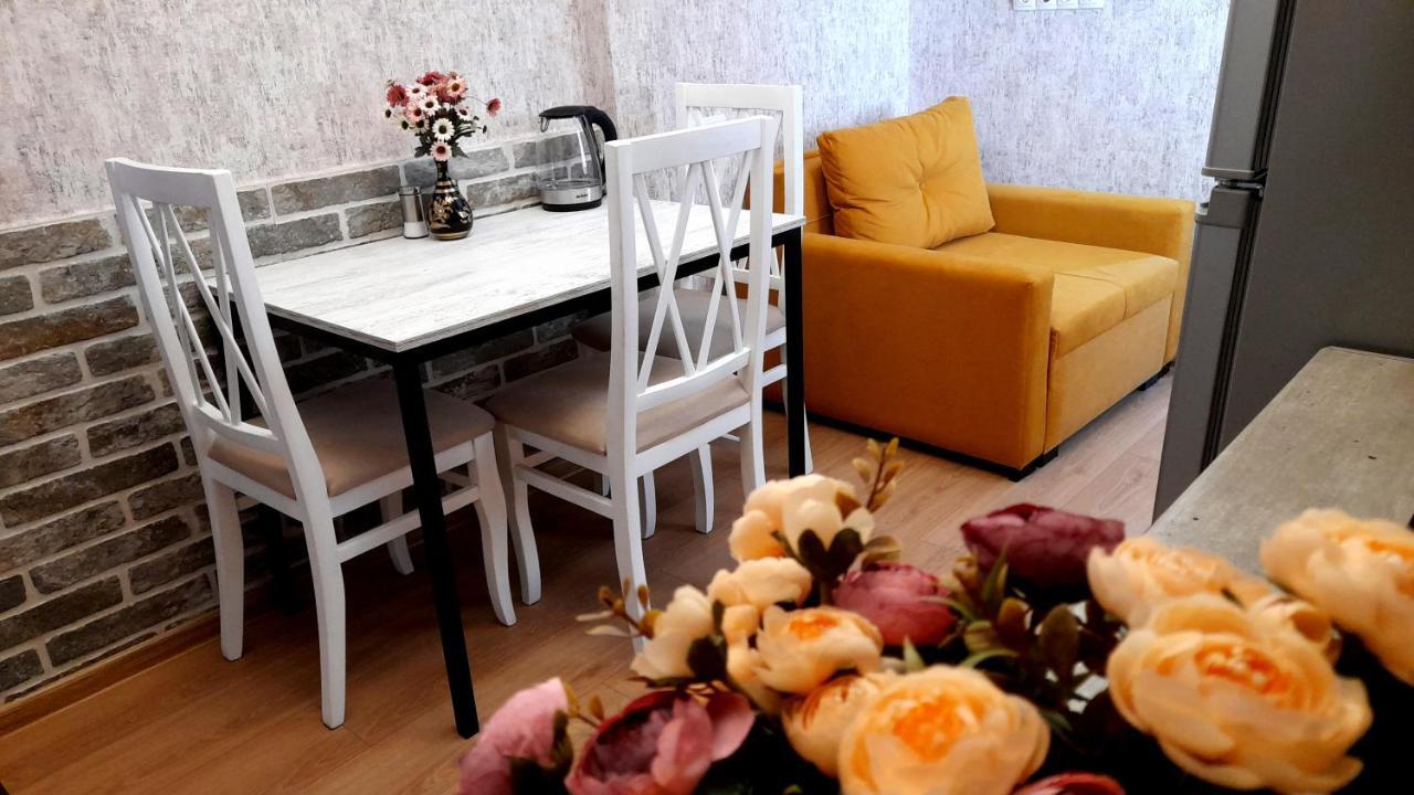 Yellow Apartment Tbilisi ภายนอก รูปภาพ