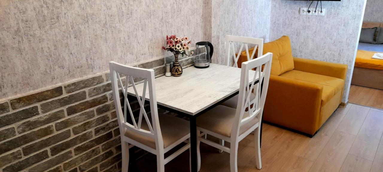 Yellow Apartment Tbilisi ภายนอก รูปภาพ